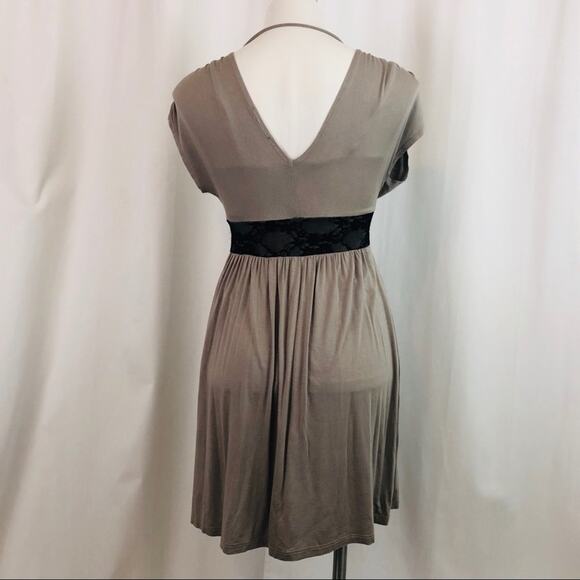 50% OFF V-Neck and V-Back Cap Sleeve Dress with Lace - Picture 3 of 7